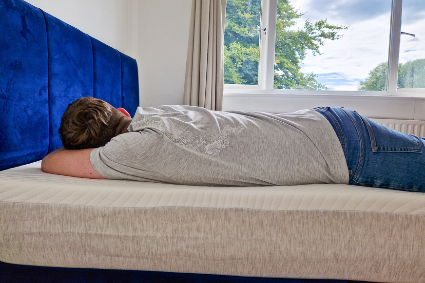 Heavier stomach sleeper Hypnia Hybrid mattress